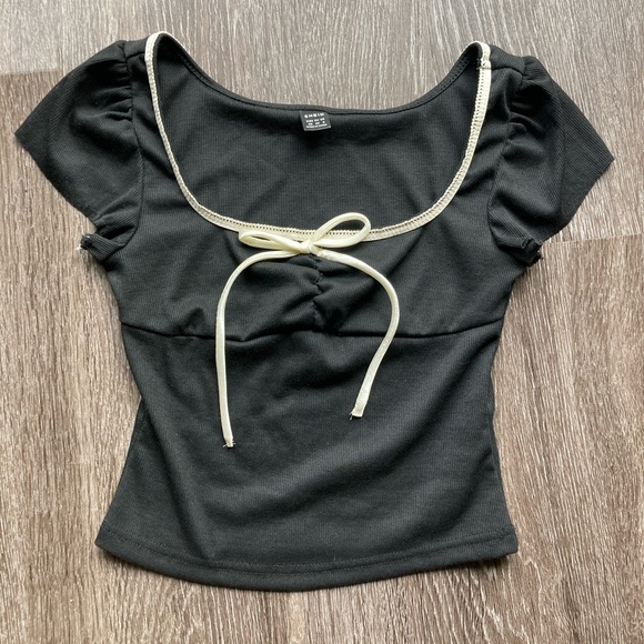 SHEIN Black Top with Cream Bow - Picture 1 of 7